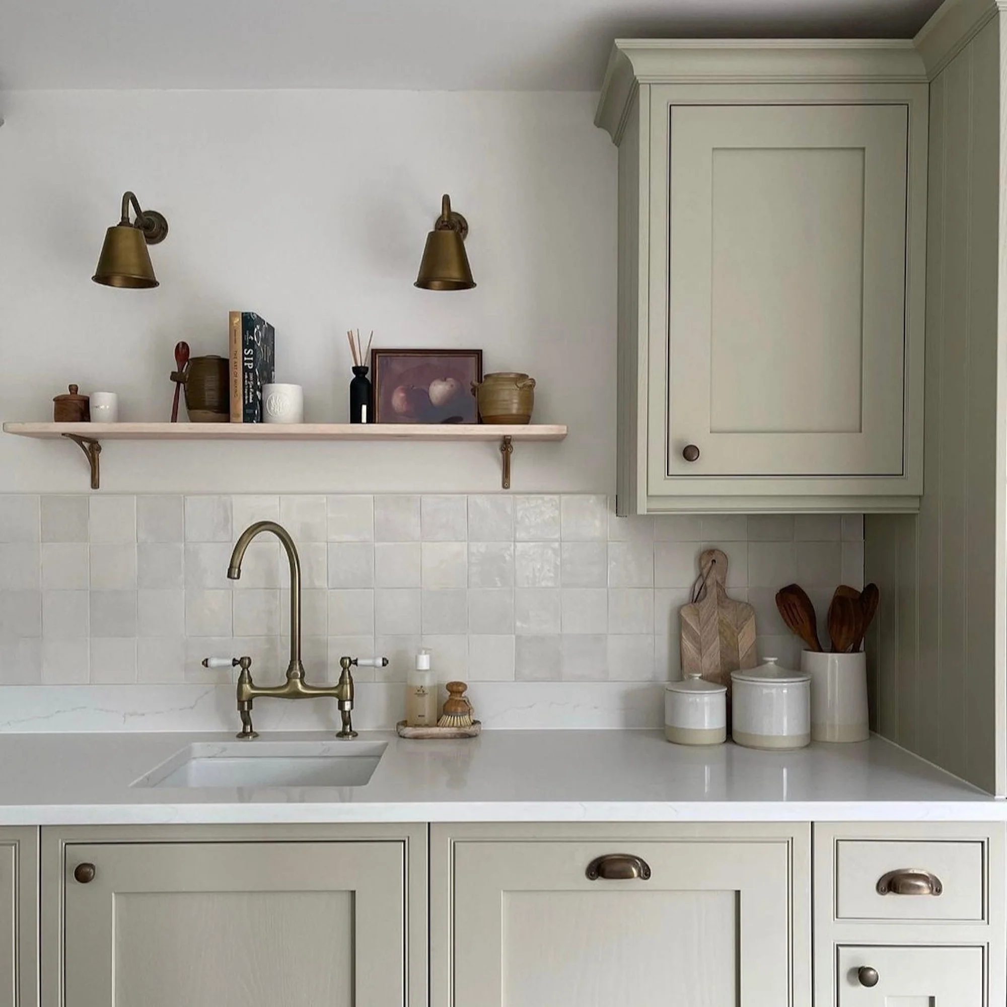 Astbury traditional bridge kitchen mixer tap with white ceramic levers deck mounted - antique brass - Image 3
